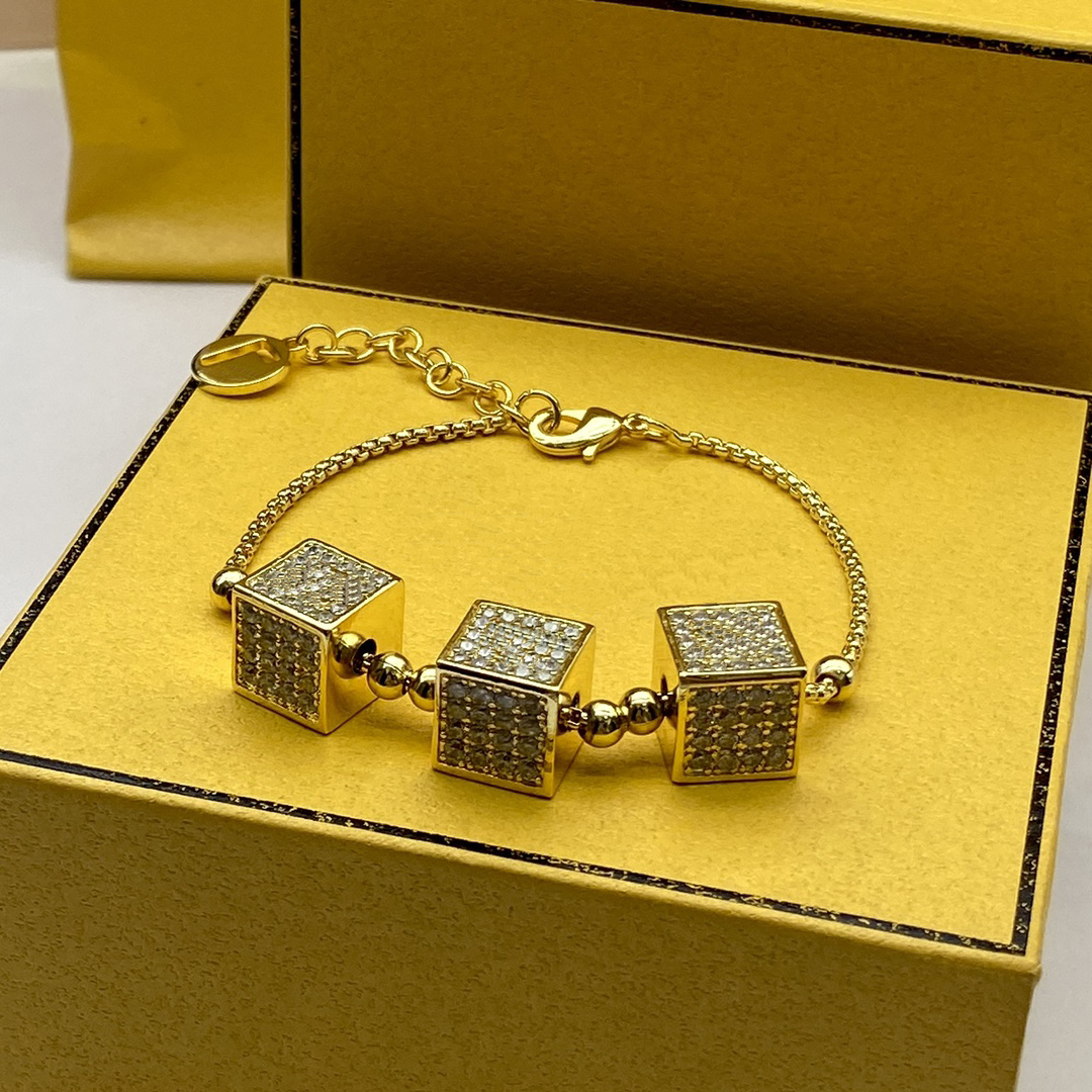 

2023 Designer Bracelets F Small Man Diamond unique design bracelet party gift wedding match jewelry with box