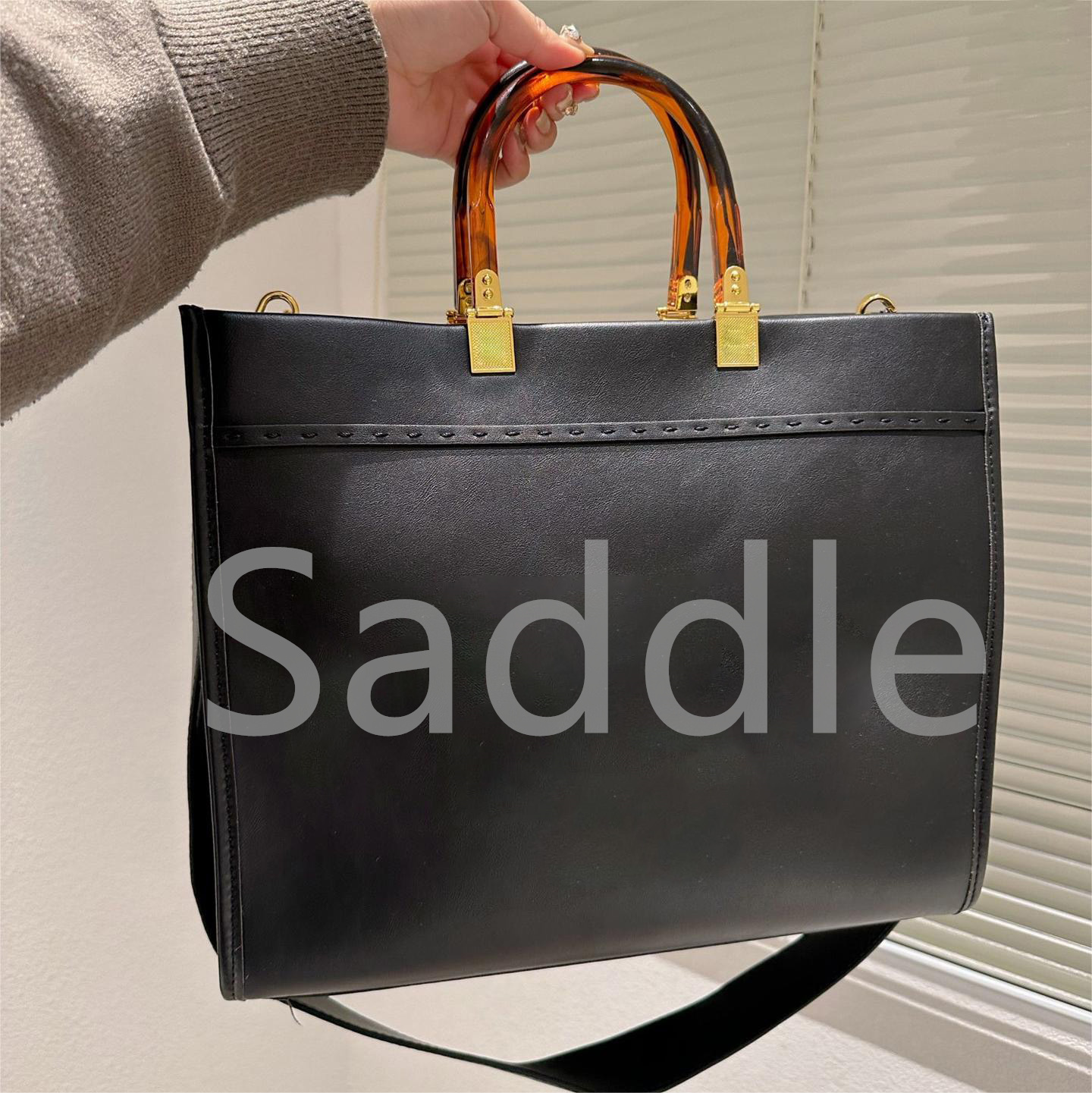

Sunshine Tote Tote Bag Gradient Logo Design Letter Snakeskin Hand Stitching Tortoiseshell Double Handle Shoulder Crossbody Peekabo Shopping Bag 2023 New, Color2
