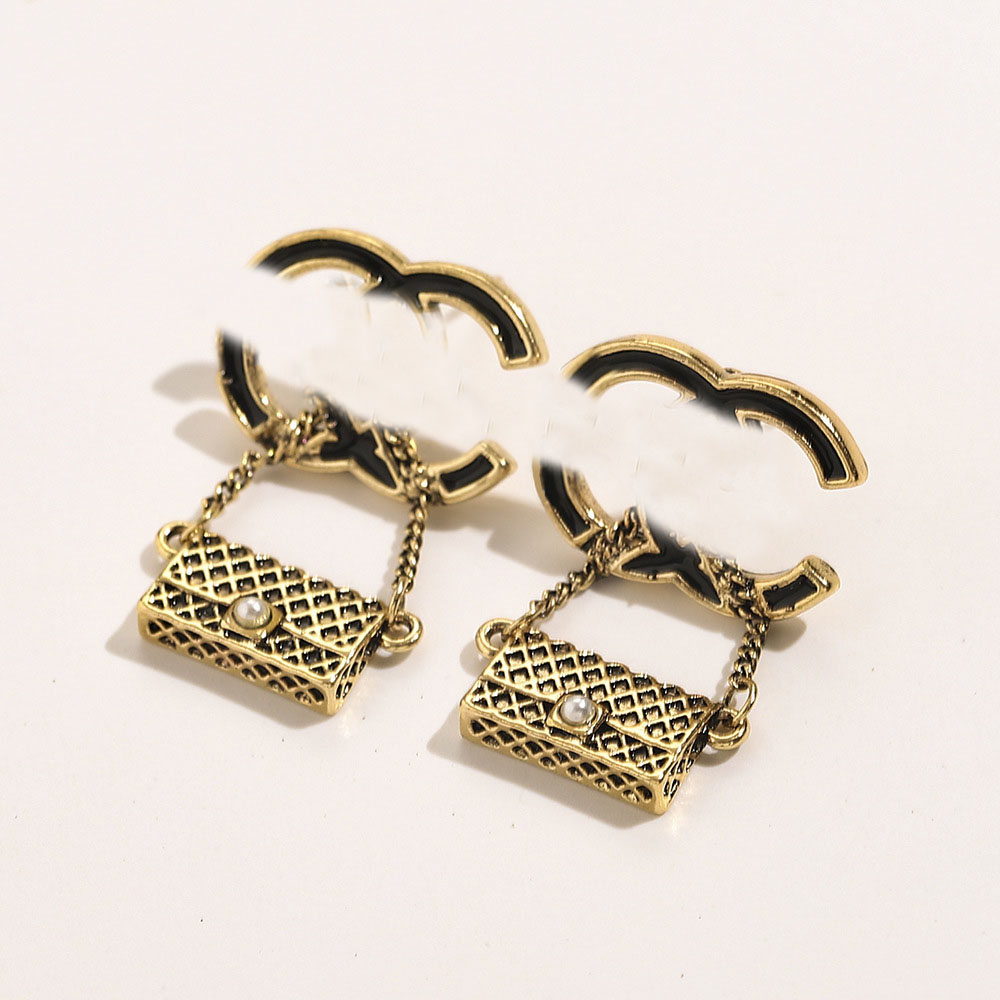 

Luxury Designers Stud Earrings For Women 18K Gold Plated Letter Earring Ear Stud Designer Brand Letter Metal Bag Geometric Women Wedding Party Jewerlry Gift