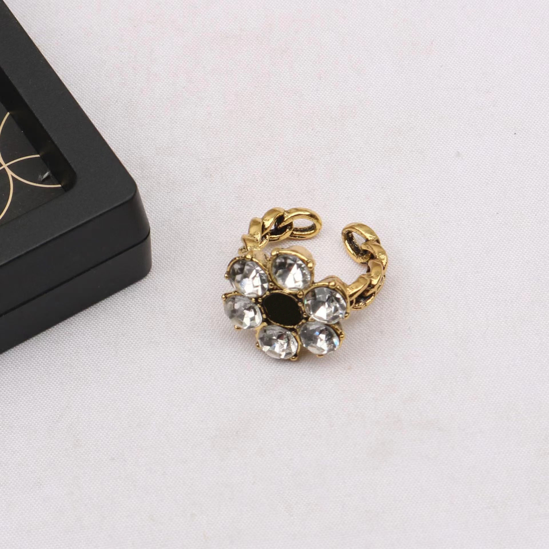 

Top Quality 18K Gold Rings Plated Brand Double Letter Band Rings for Mens Womens Fashion Designer Extravagant Brand Letters Pearl Metal Ring Opening Jewelry