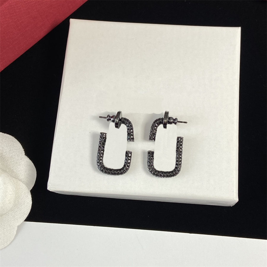 

Designer Earrings With Diamonds Fashion Brand Wedding Jewelrys Earring As Gift Festival Good Quality Womens V Ear Rings With Box Adamza