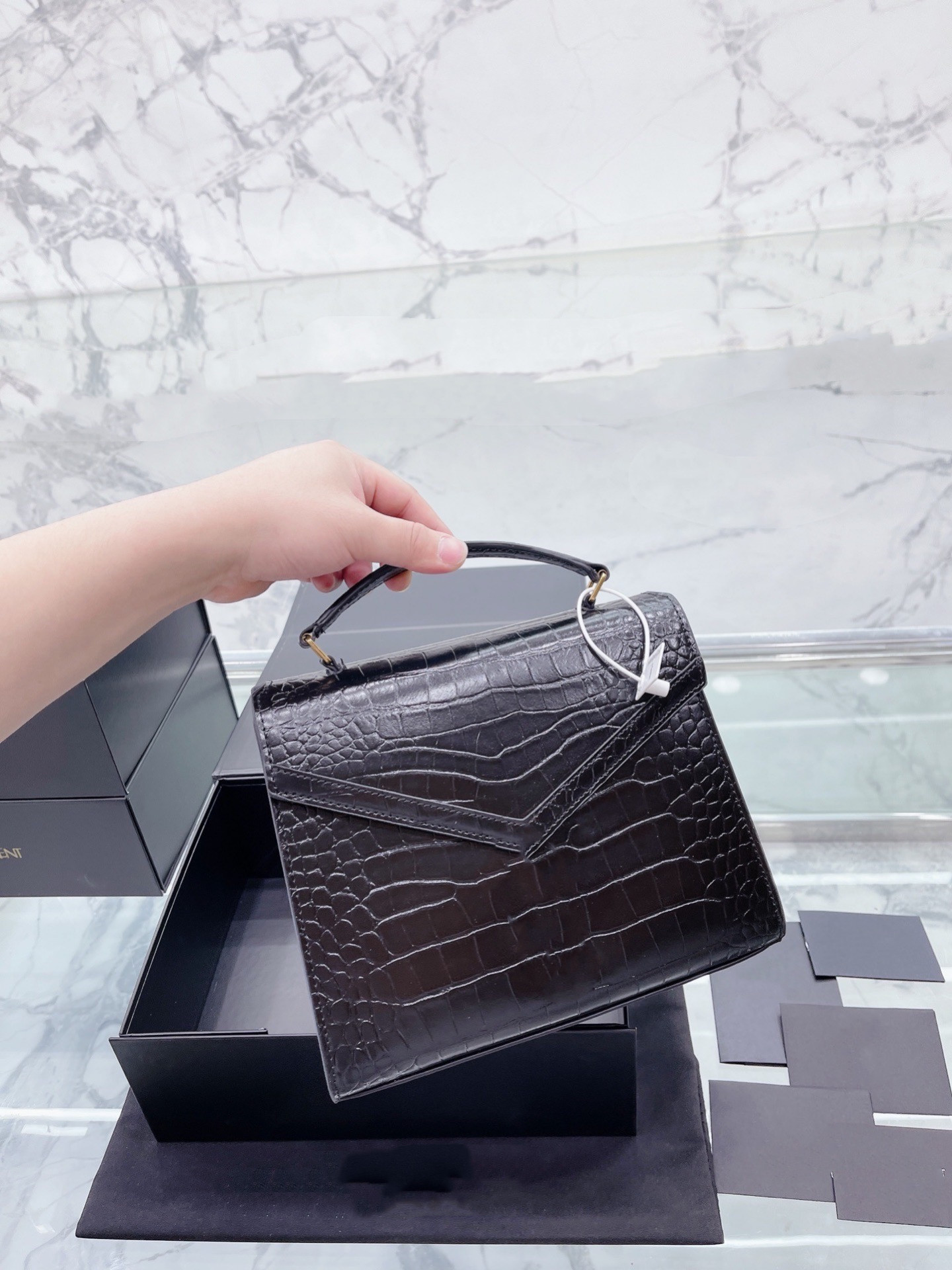 

fashion women's bag Luxury tote bag One-shoulder messenger handbag Large capacity multi-color trend matching chain designer bag, Black