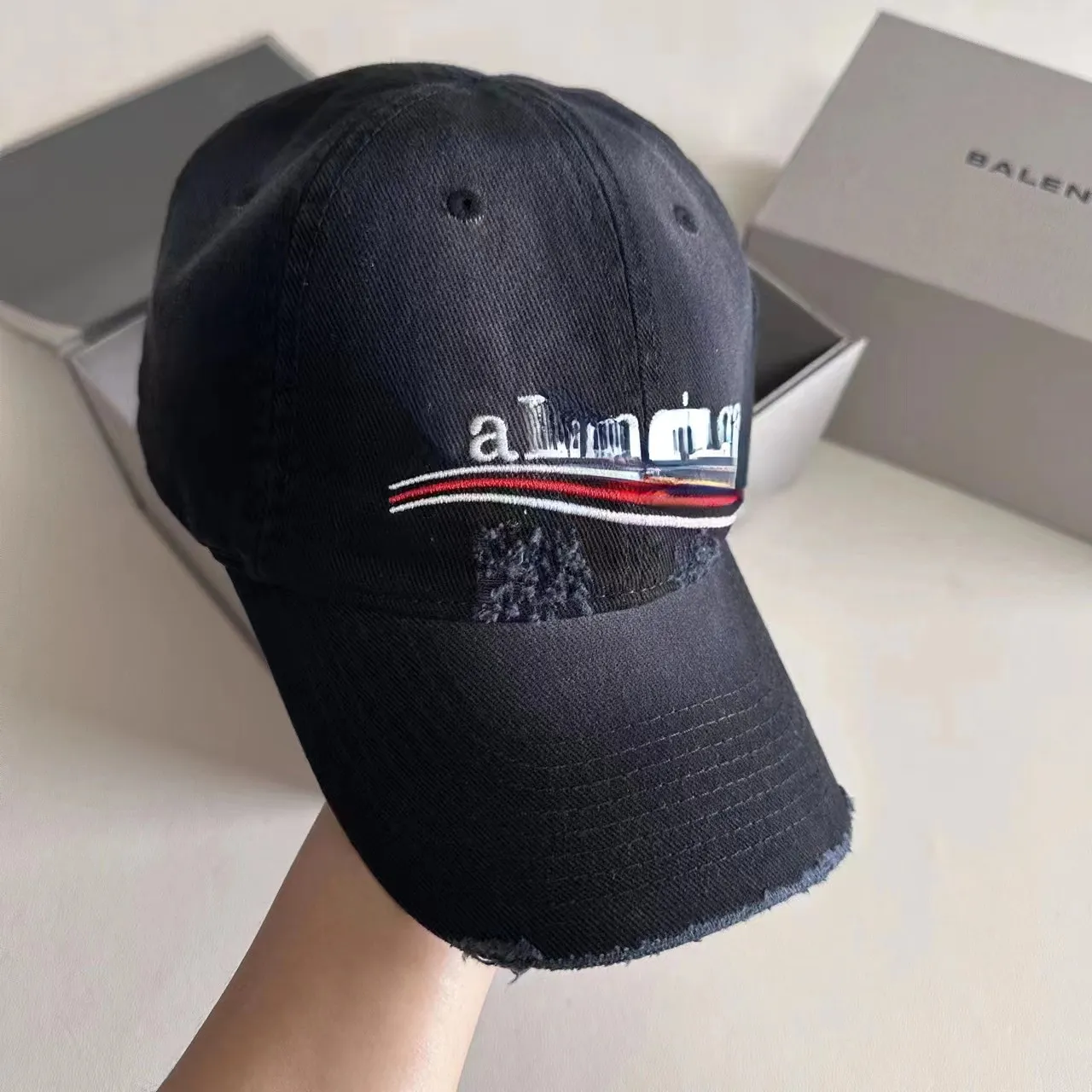 

Luxury Designer Embroidered Letter Baseball Cap Shade Vintage, Red