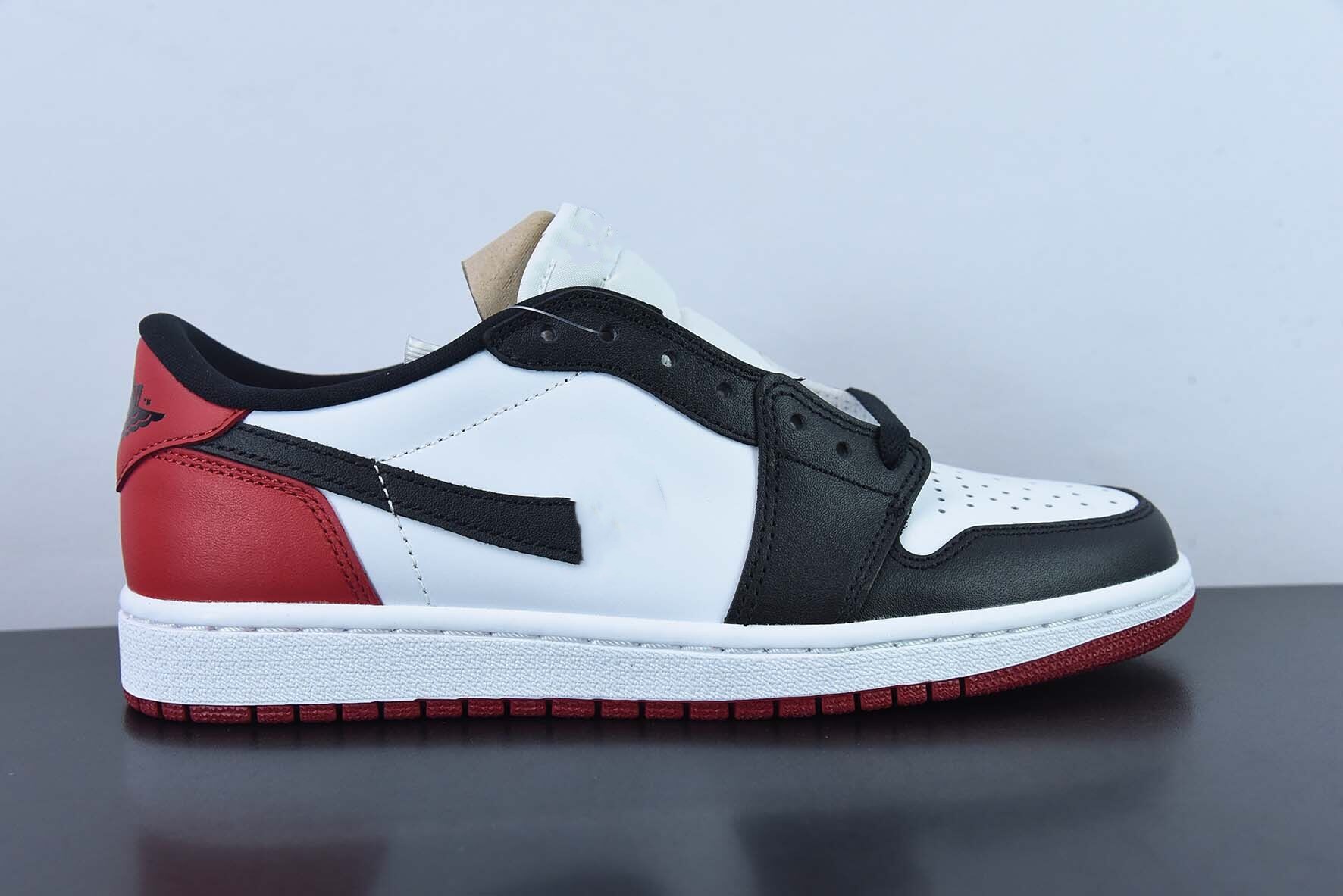

Wholesale Basketball Shoes Outdoor Running Jumpman 1 1s Low Black Toe White Varsity Red Black Men Women Designer Sneakers