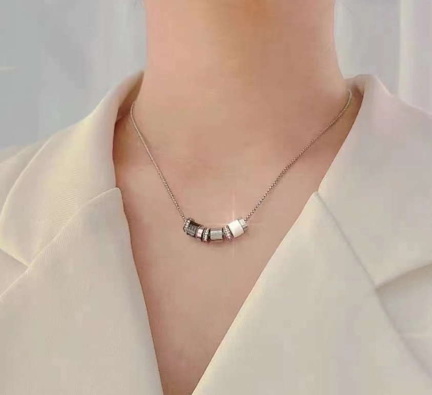 

Fashion and luxury channel jewelry pendant necklace titanium steel rose gold Valentine's Day gift