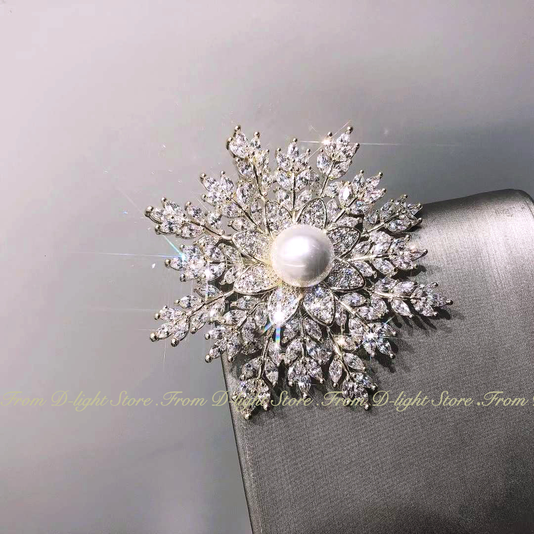 

Pins Brooches Top Super Sparkling Luxury Snowflake Zircon Brooch Lady Elegant Pearl Suit Dress Party Club Accessories Daily Jewelry Gift 230216