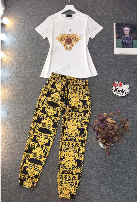 

Two Piece Pants Gold Medusa Head Print Short-sleeved Crew Neck T-shirt Elastic Waist Casual Joker Trousers Woman Two Pieces Set Summer 1970