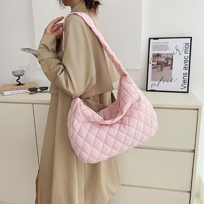 

Duffel Bags Women Large Capacity Plaid Shoulder Bag Tote Winter Warm Lightweight Cotton Padded Fashion Underarm Puffy Handbag, Black
