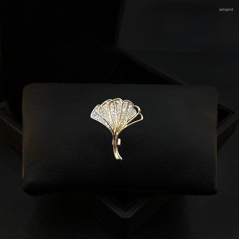 

Brooches High-End Compact Ginkgo Leaf Brooch Women Suit Coat Accessories Neckline Anti-Exposure Buckle Plant Flower Corsage Jewelry Pins