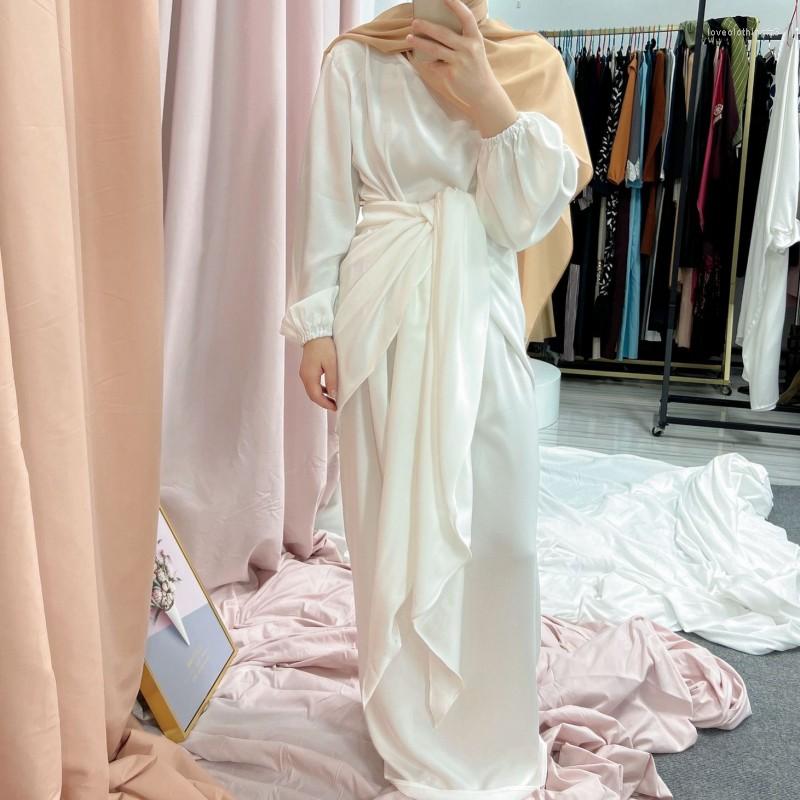 

Ethnic Clothing Selling 2023 Fashion Satin Dubai Robes Turkey Islam Abaya Ramadan Eid Muslim Hijab Dress Kaftan Two Pcs Set Women