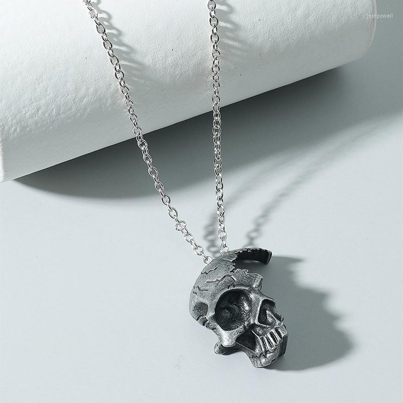 

Pendant Necklaces Selling Retro Half Skull Necklace Gothic Punk Style Men's Accessories