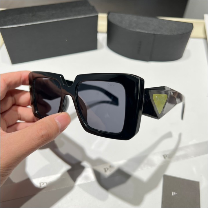 

2023 Square Framed sunglasses Designer classic sunglass goggles Outdoor beach Sun glasses unisex multi-color optional triangle signature