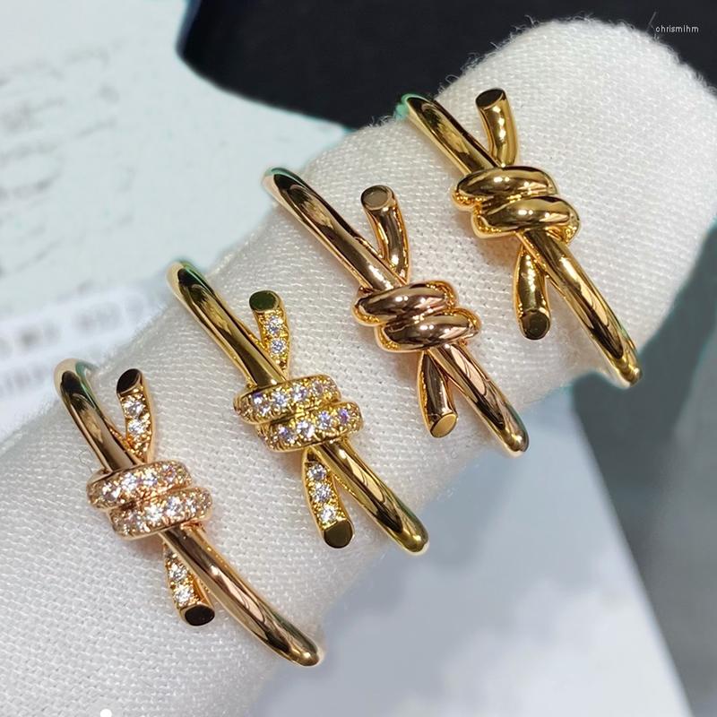 

Cluster Rings Brand High Quality Luxury Jewelry Men & Women Twist Flower Design Ring Knot Couples Engagement Anniversary