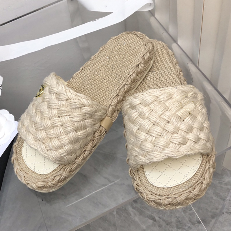 

Designer Slippers Womens Flat Sandals Hemp Rope Hand-woven Simple And Exquisite Flip-flops Fisherman Shoes Retro Beach Shoes Metal Buckle Decoration, Box