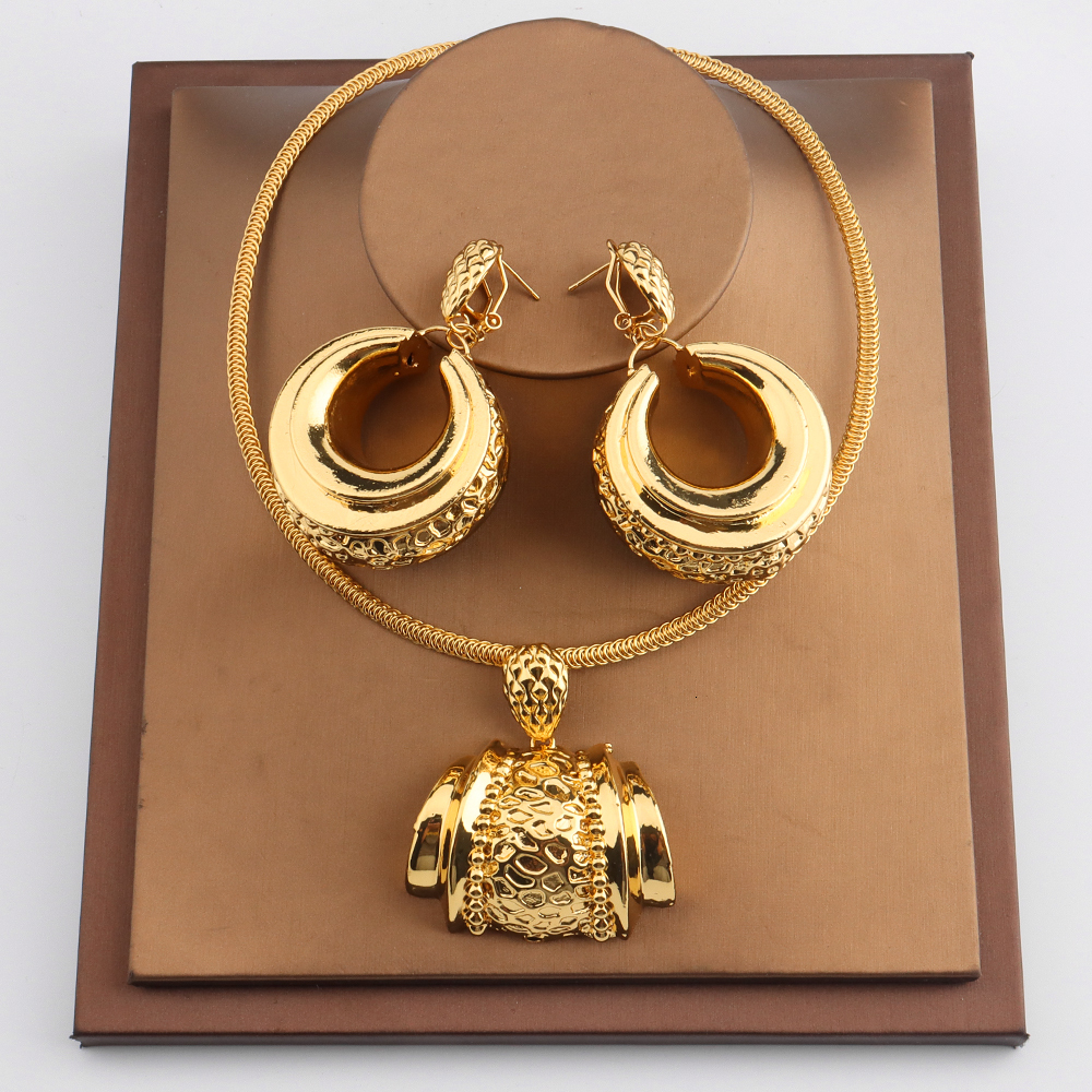 

Wedding Jewelry Sets African Set For Women Fashion Dubai Earrings Pendant Necklace Bridal Design Gold Plated Nigerian Accessory 230216