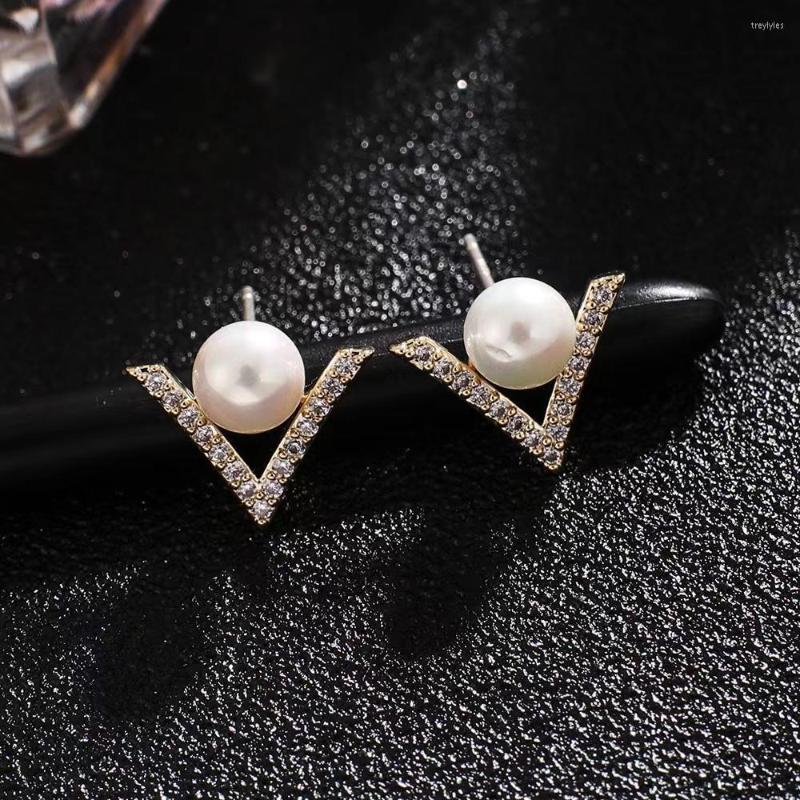 

Stud Earrings Exquisite Geometric Pearl For Women Girls With Cubic Zirconia Real Gold-plated V-shape Earring Fashion Jewelry