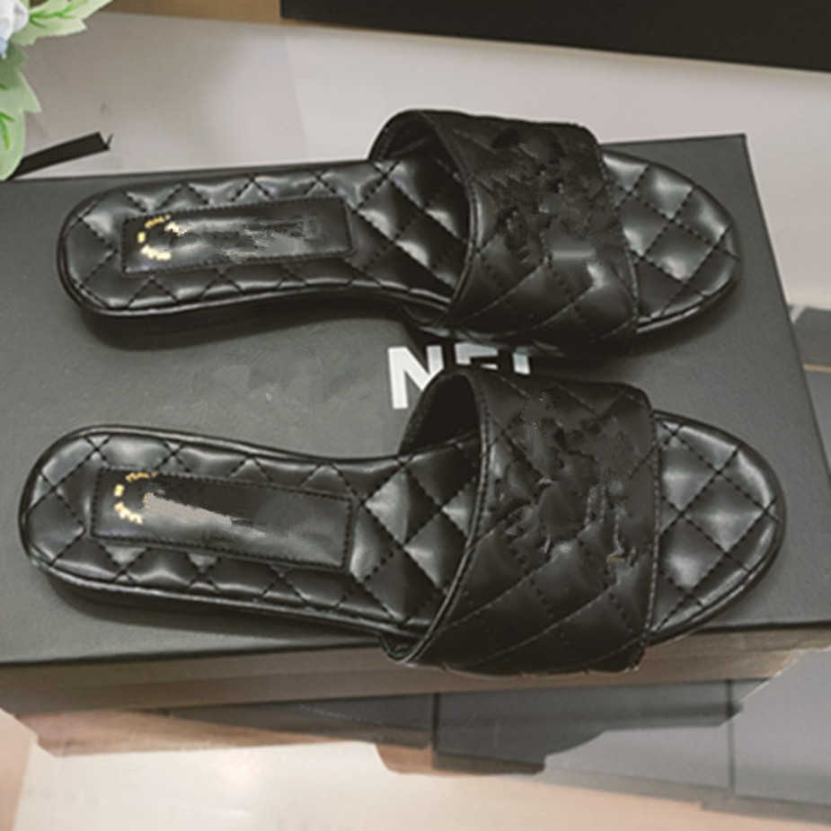 

2023 Summer NEW Chain Gold Logo Slippers Quilted Mules Slide Sandal for Women Slip On Flat Mule 35-40 Lady Size Interlocking Buckle Slipper Classic Paris Black White, Chg2902 black