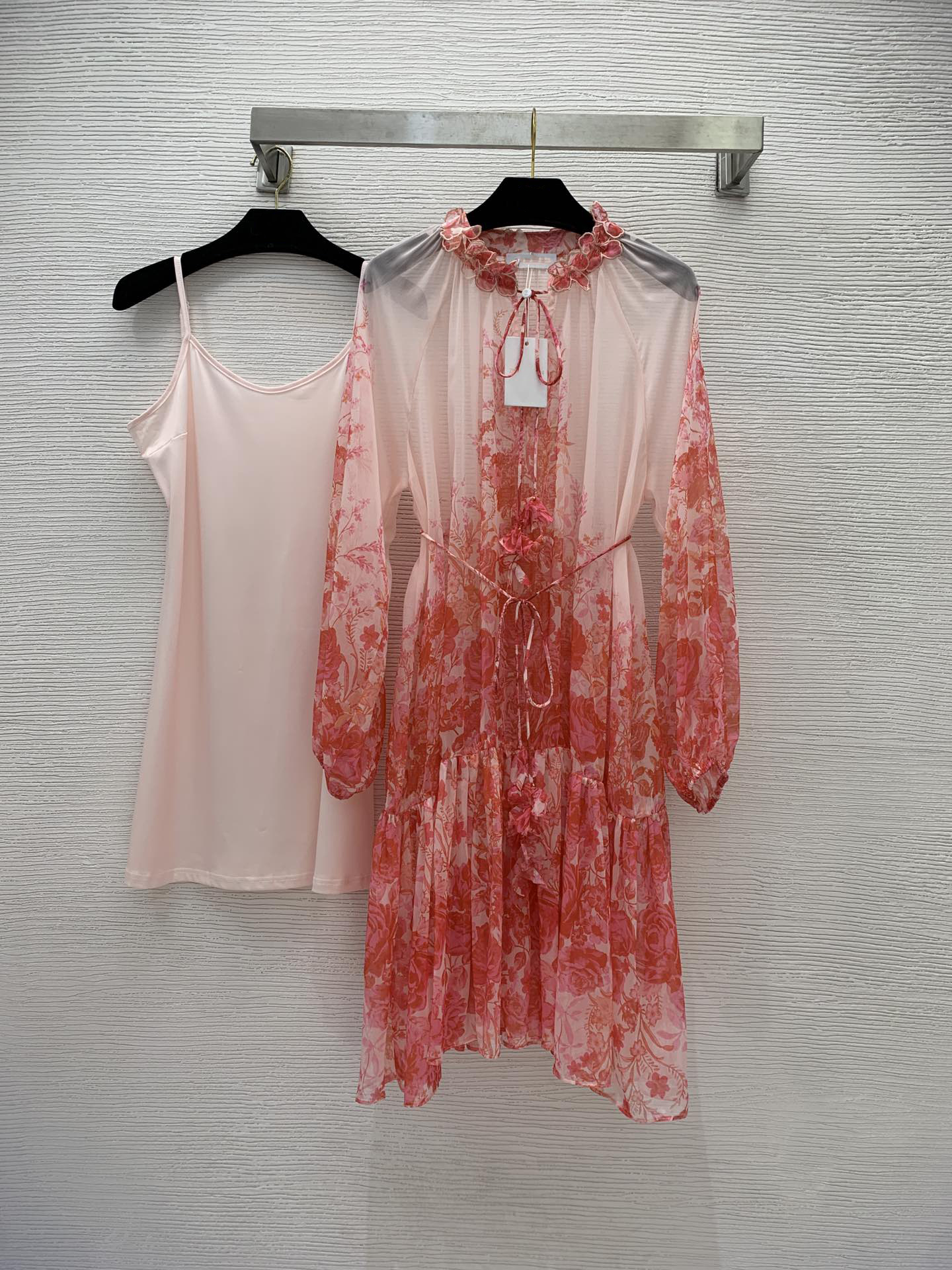 2023 Spring Red Floral Print Embroidery Silk Dress Long Sleeve V-Neck Waist Belted Knee-Length Casual Dresses Brand Same Style Designer ZW2O1876