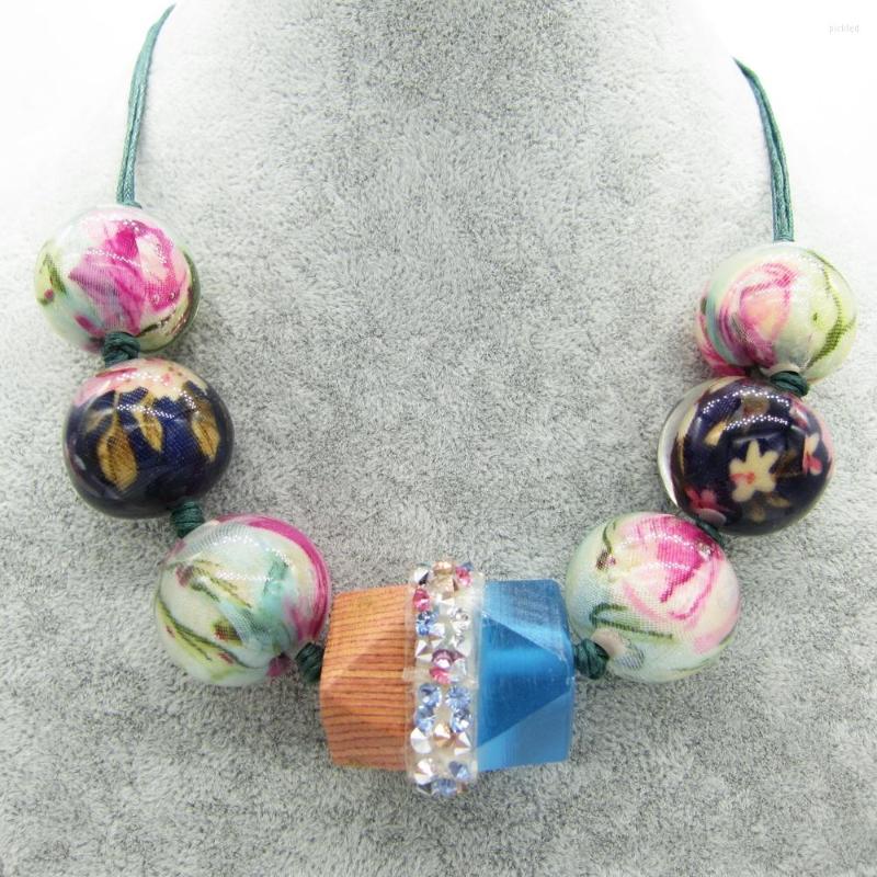 

Choker Attractive Design Pretty Floral Beads With Irregular Wooden Resin Fashion Beaded Short Necklaces