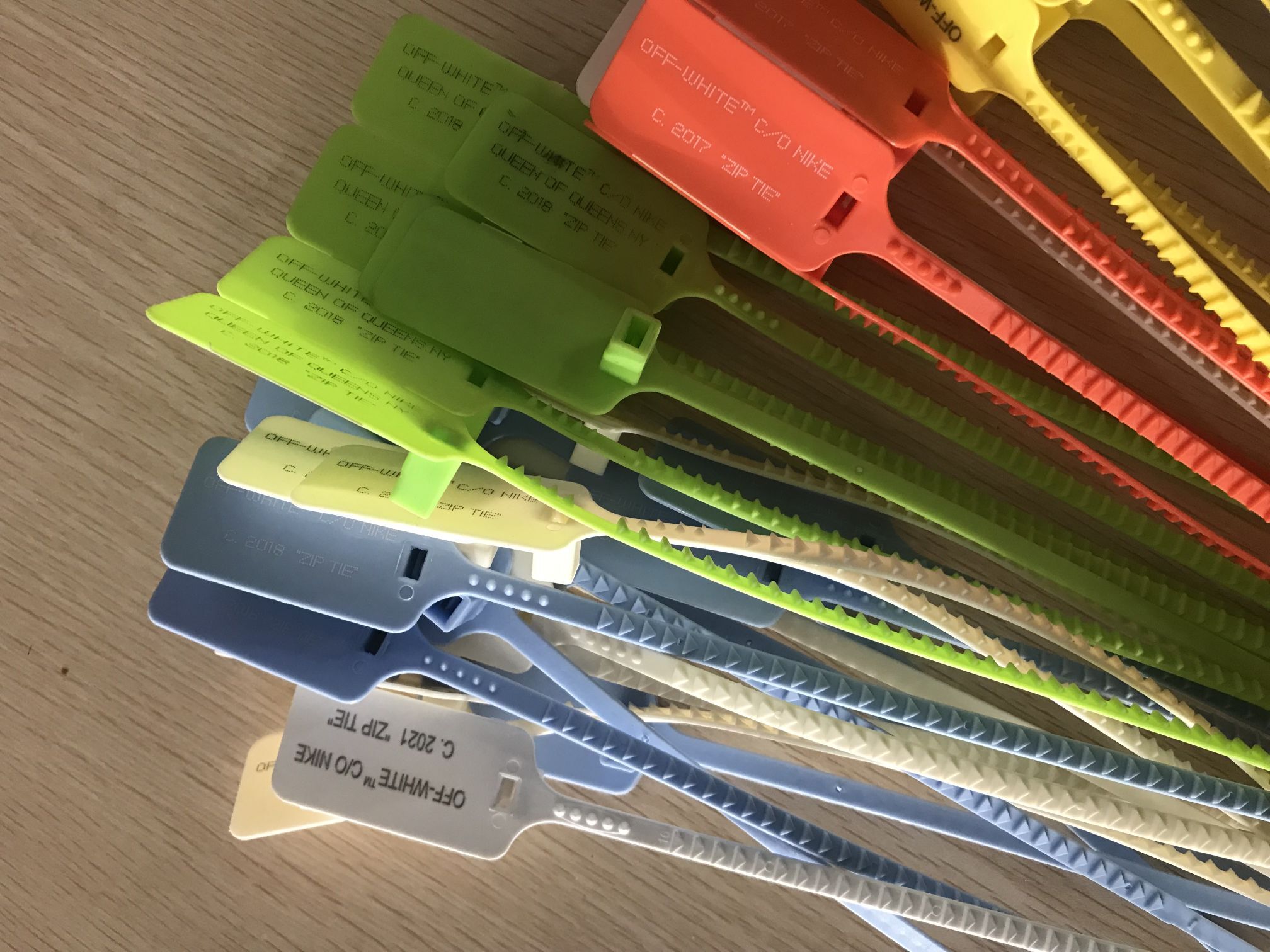 

off shoe zip tie red white blue yellow strap ow tag plastic buckle virgial designer c c label ck25011241 b23