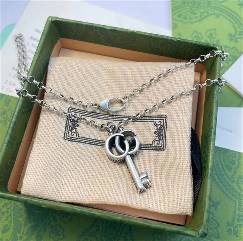 

2023 Luxury Designer Necklaces Classic key Pendant Jewelry Retro carving keys Necklacess Couples Party Holiday high quality Gift good68