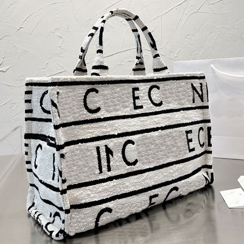 

Luxury designer Fabric Cabas Tote Bag Beach Handbag Patchwork Leather Large Capacity Women Shopping Bags Fashion Letters All Over Printed External Flat Pocket
