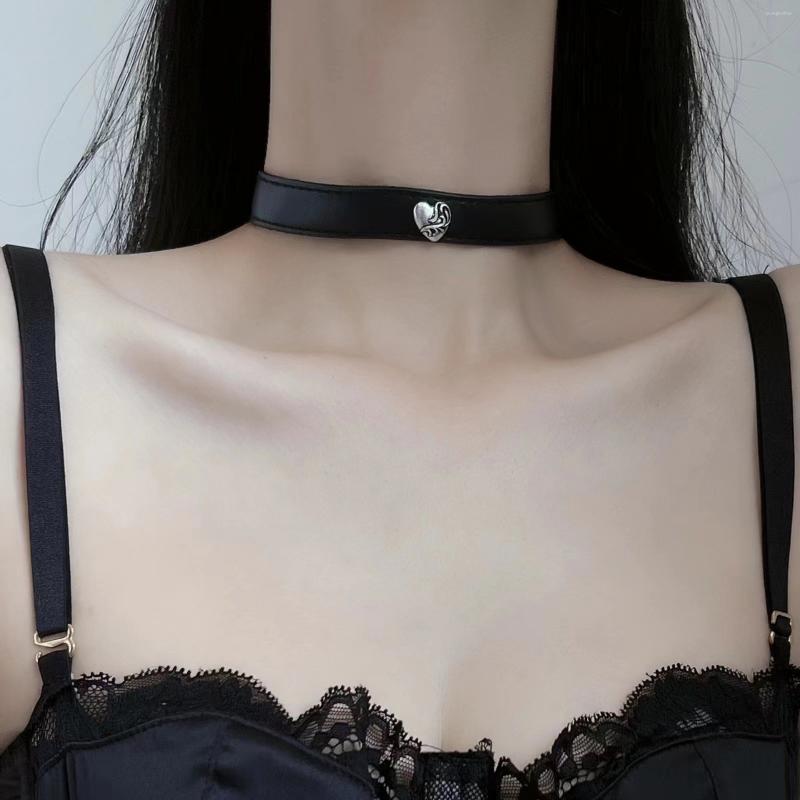 

Choker Vintage Black Leather Necklace For Women Aesthetic Antique Sliver Color Pattern Heart Accessories Dark Gothic Jewelry