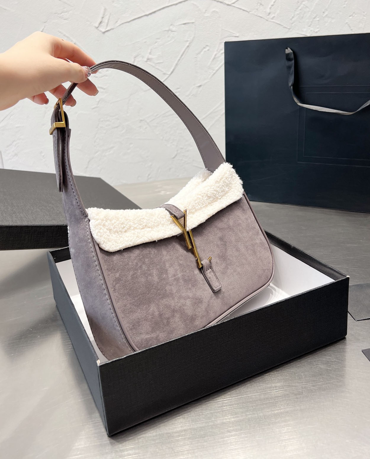 

Women Cleo handbags Shoulder Bag Leather plush underarm bag personality Quality Leather Advanced Fashion Lady Purses handbags, #6