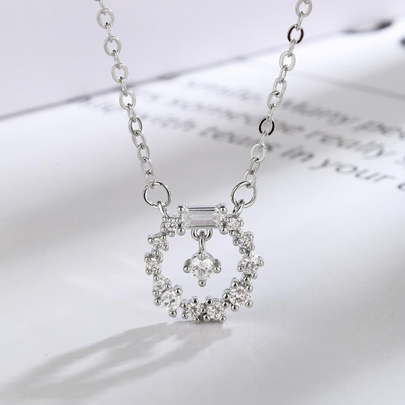 

Pendant Necklaces LUTAKU Elegant Round Circle Pendants For Women Shining Zircon Necklace Jewelry Clavicle Chain Choker Collar