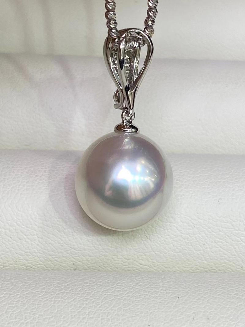 

Chains Gold Diamond Fine Australian White Pearl PendantChains