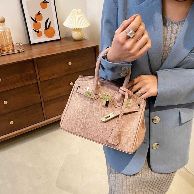 

Women's 2023 Trend Luxury Designer Bag fashion large capacity portable one-shoulder messenger red simple women's bag 50%off Black White Purses Handbag