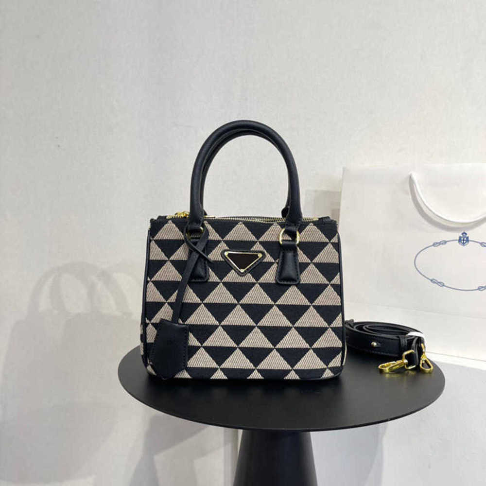 

Totes PRbag Symbole Galleri Tote Bag Triangle Designer Bags Women Fabric Embroidered Handbag Crossbody Purse 220921, Prad-red