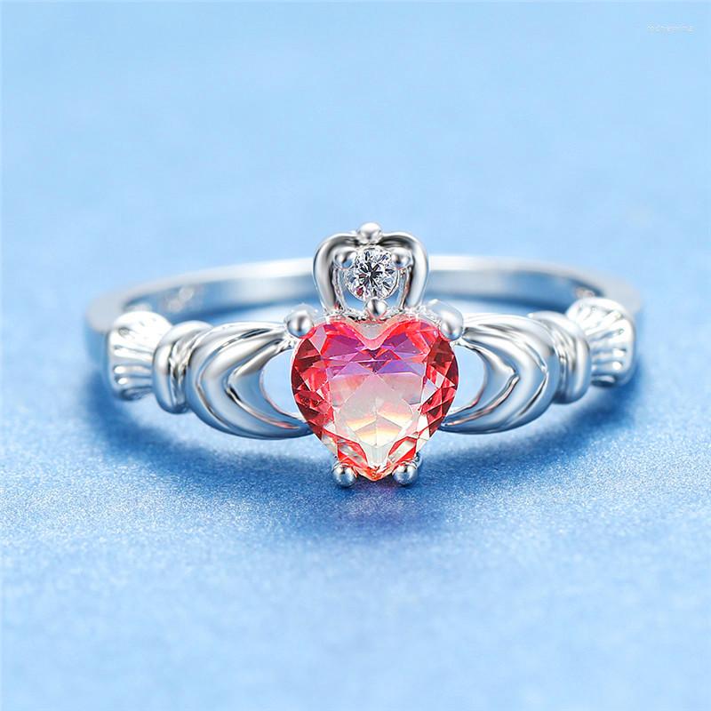 

Wedding Rings RongXing Elegant Pink Gradient Zircon Heart Claddagh For Women Silver Color CZ Stone Engagement Ring Valentine's Gift