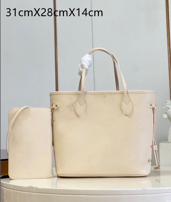 

Shoulder Bags The hottest gold coin tag of the season hobo Hippie oil wax calfskin antique hardware tote bag large capaci M421626