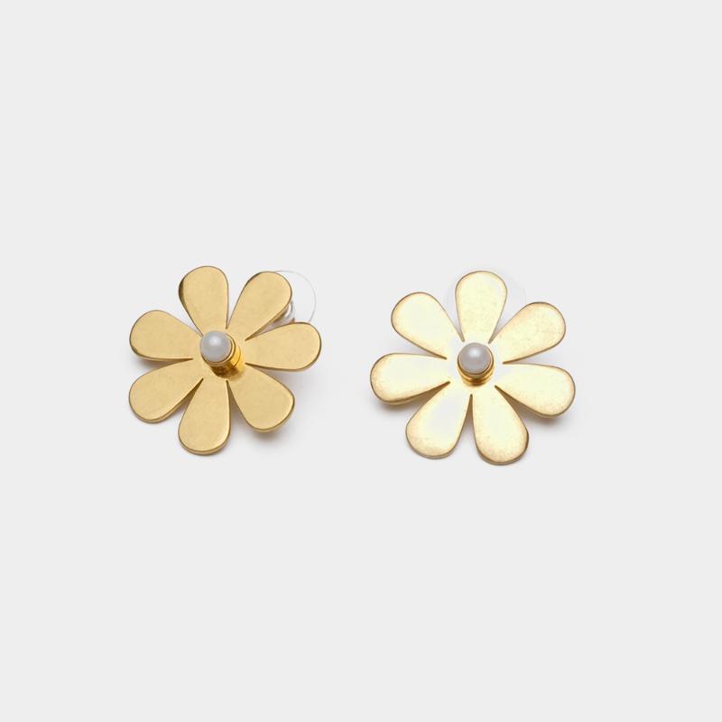 

Stud Earrings Amorita Boutique Lovely Metal Flowers With Pearl
