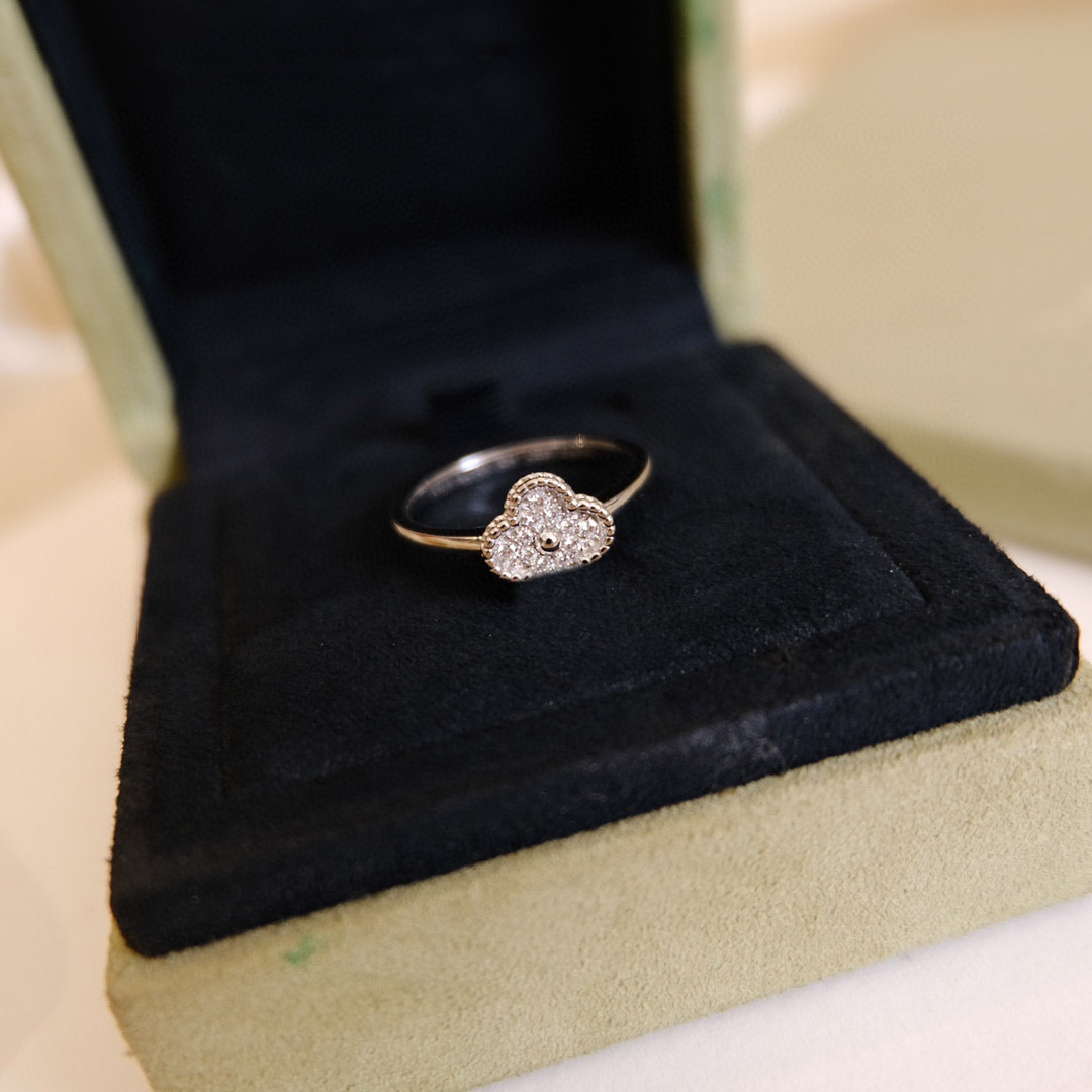 

2023 Luxury quality charm punk band ring with diamond silver plated v gold material have box stamp PS3003