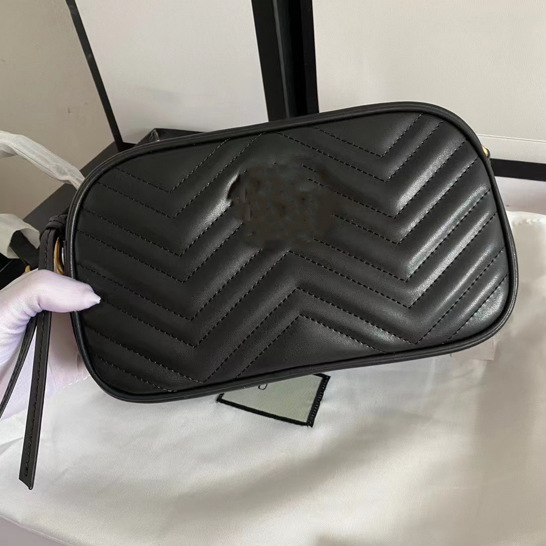 

2023 Women's shoulder bag Top messenger half month classic luxury chain bag Retro fashion handbag, White