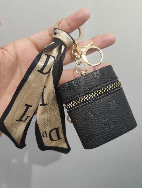

Creativity Presbyopia Car Keychain Coin Purse Pendant Charm Jewelry Keyring Fashion PU Leather Flower Grid Designer Metal Key Chain