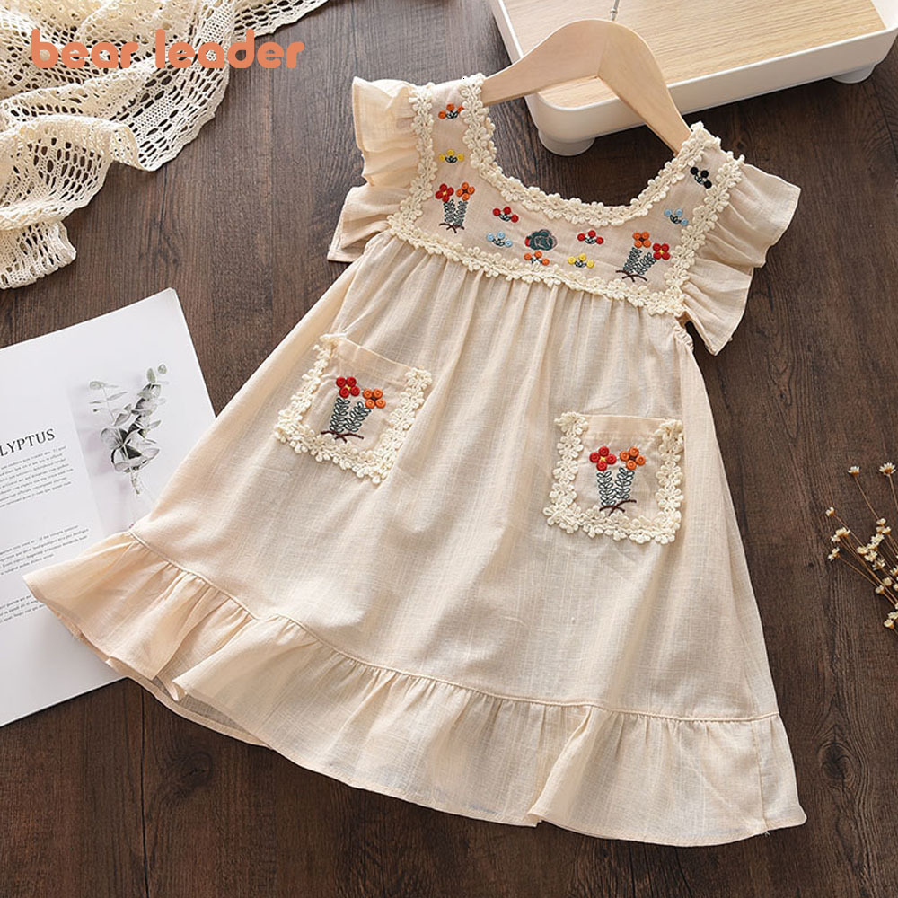 

Girls Dresses Bear Leader Flower Embroidered Dress Summer Retro Flying Sleeve Princess Children Casual Clothes Fashion 26 Years 230217, Ah5411 yellow