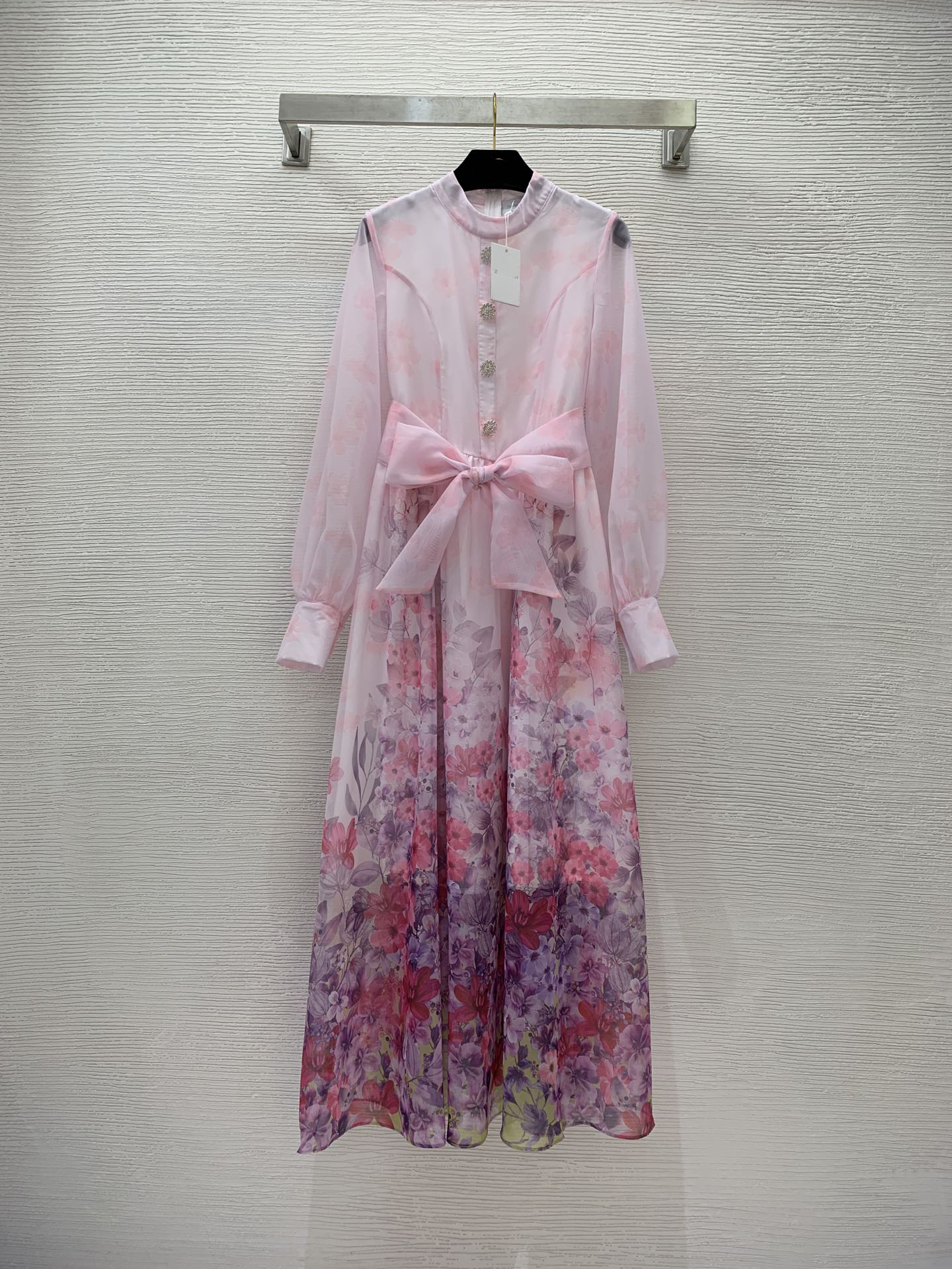 

2023 Spring Pink Floral Print Waist Belted Organza Dress Long Sleeve Round Neck Buttons Long Maxi Casual Dresses Brand Same Style Designer ZW2N0784