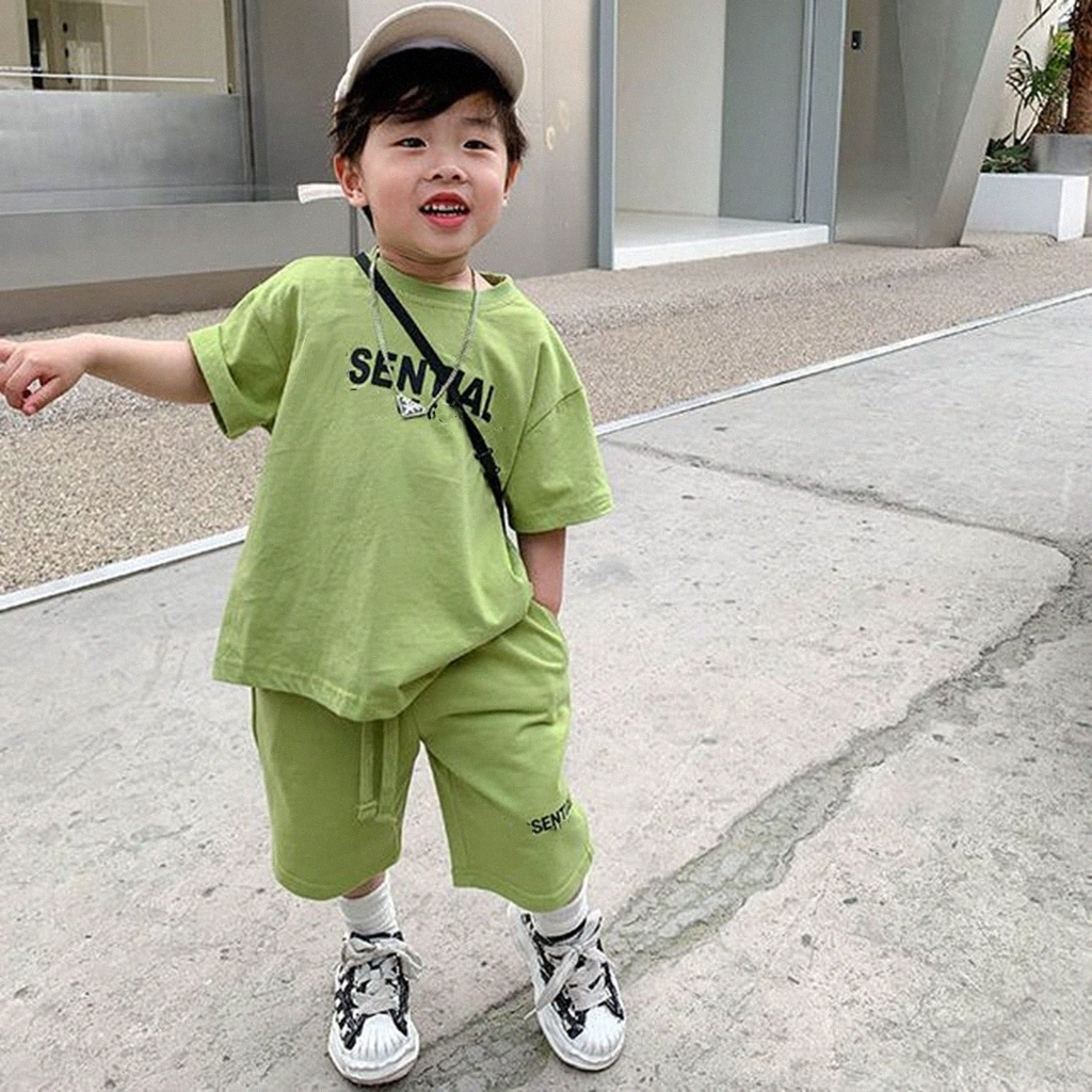 

Kids Clothes Sets Essential Designer T Shirts Suits Ess Boys Girls Casual Short Sleeve Tracksuit Toddlers Youth tshirts Pants Shorts Infants Baby Chil F5OM#