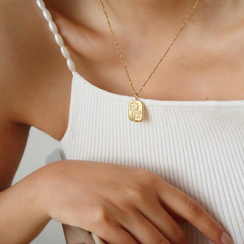 

Chains Fashion Tarnish Free Stainless Steel Childlike Sunflower Necklace For Women Girls Pendant Party Christmas Jewelry GiftChains