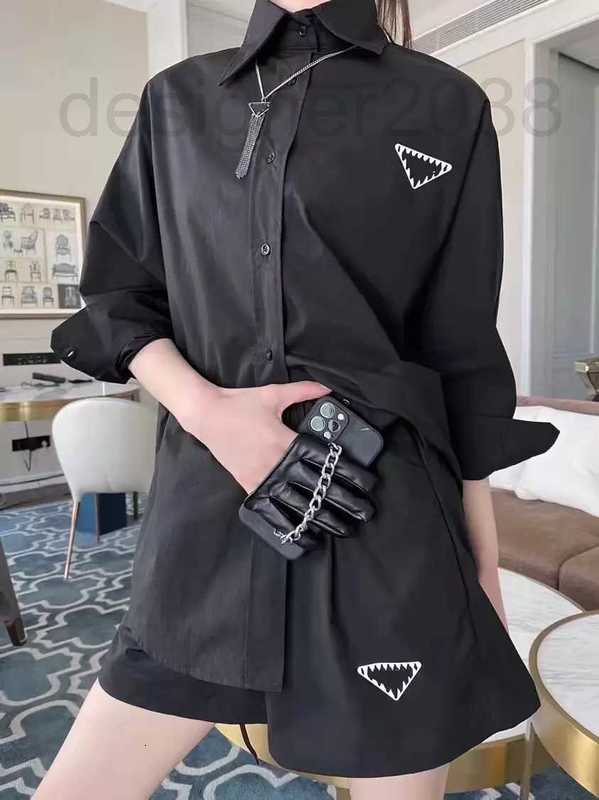 

Two Piece Dress Designer Women Tracksuit Blouse Shirts and Shorts For Lady Fashion Outwears Blazers Suits Letters Printed Cloth 21VQ, Black