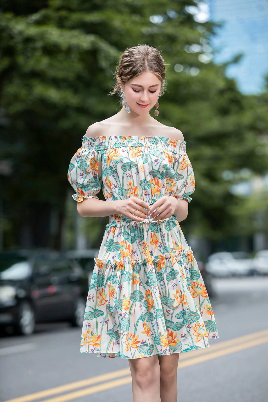 

Casual Dresses Short sleeve printed dress, spring and summer new fashion women's dress, one-shoulder style, slimming, reducing age style, elastic waist Two colors, Green