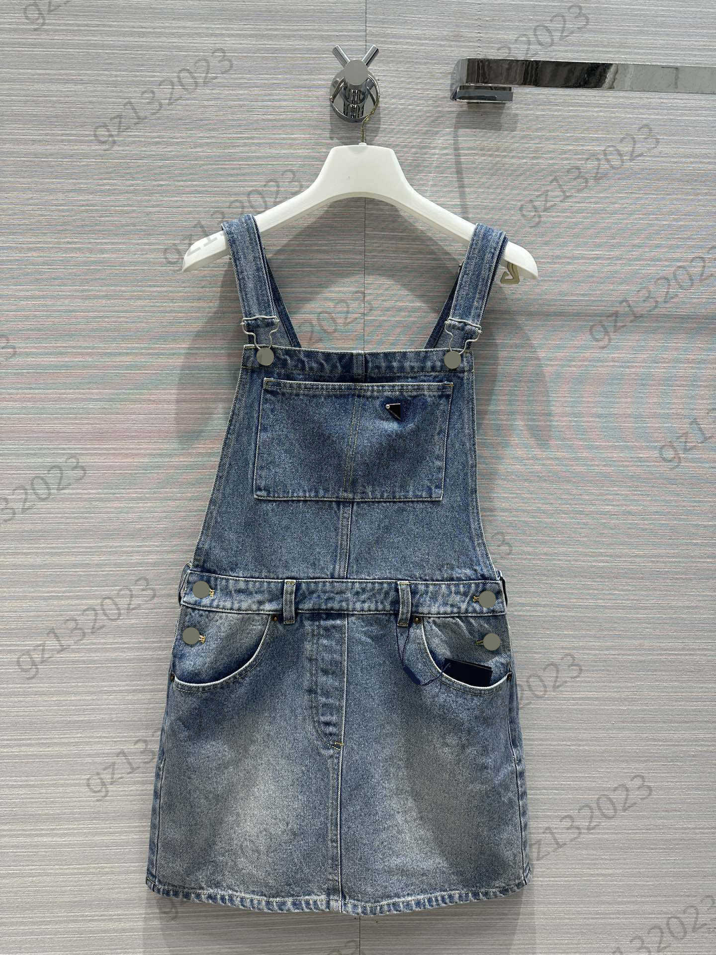 

Denim Strappy Dress Metal Safety Buckle Design Cuffless Pocket Dresses Imported Twill Denim Fabric Joker Slimming Maxiskit Womens Elegant Dress