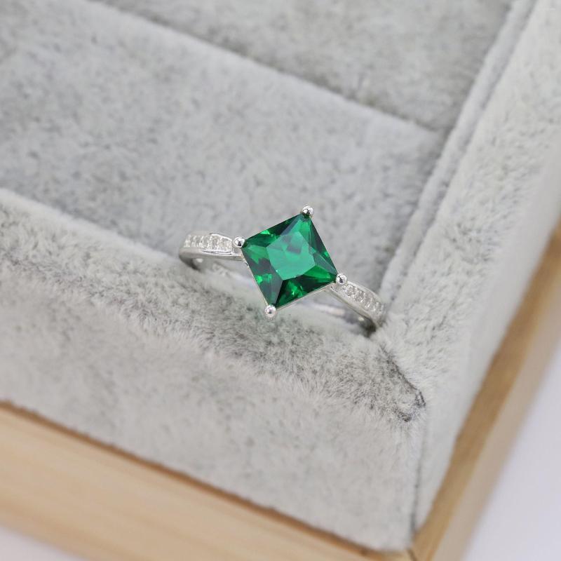 

Cluster Rings S925 Sterling Silver Ring Emerald Square European And American Simple Design Elegant Personality Wedding