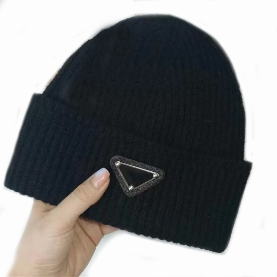 

Winter designer mens fashion hat with letters portable washable knitted beanies cashmere material leather stickers casual couple wind proof designer hats, 3#