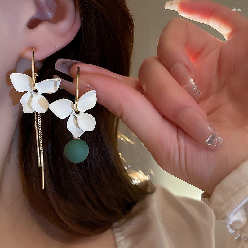 

Stud Earrings French Sweet White Flower Asymmetric Niche Design Trend Su