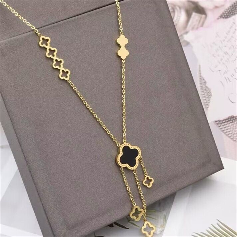 

Designer Classic Luxury Pendant Four-leaf clover Necklaces Women 18K Gold Letter Necklace Luxury Design Jewelry