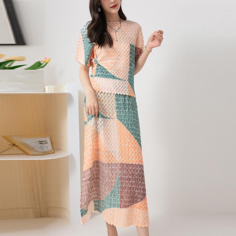 

Skirts Miyake Pleated T-shirt Female 2023 Summer Fashion Printing Temperament Handmade Round Neck Loose Top Graphic T Shirts Y2k